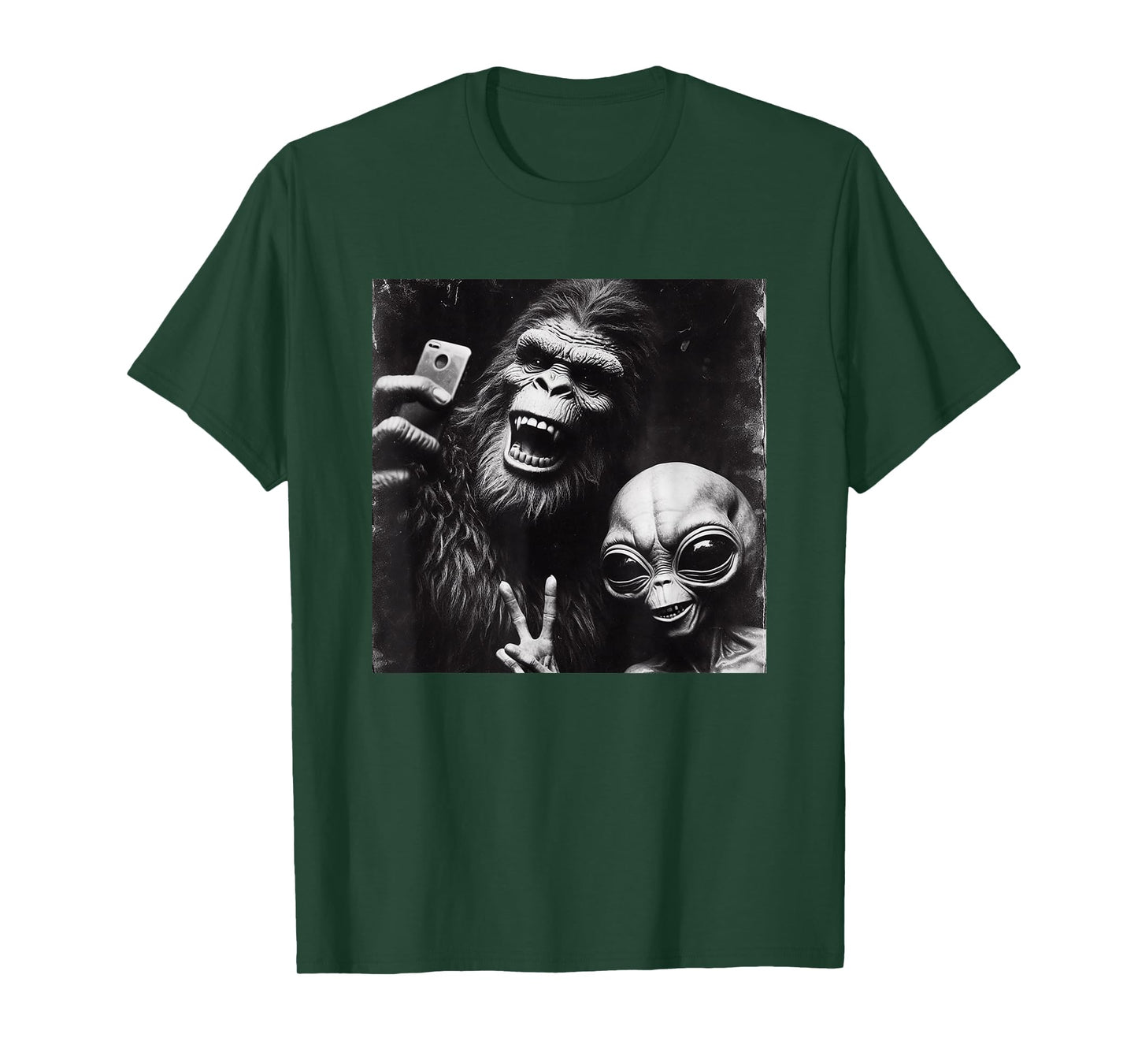 Retro Selfie Alien Bigfoot Funny Novelty Bigfoot Alien T-Shirt