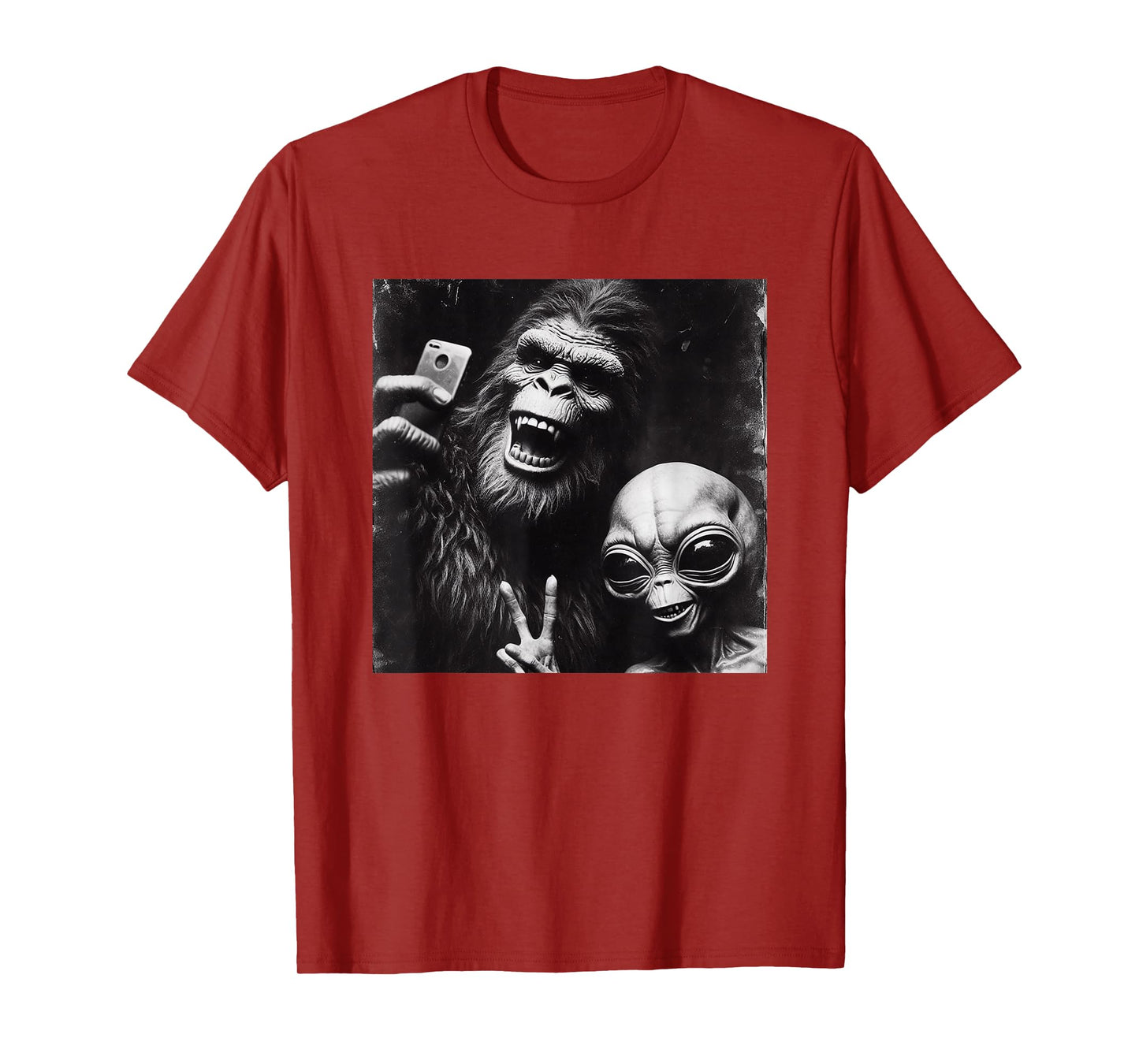 Retro Selfie Alien Bigfoot Funny Novelty Bigfoot Alien T-Shirt