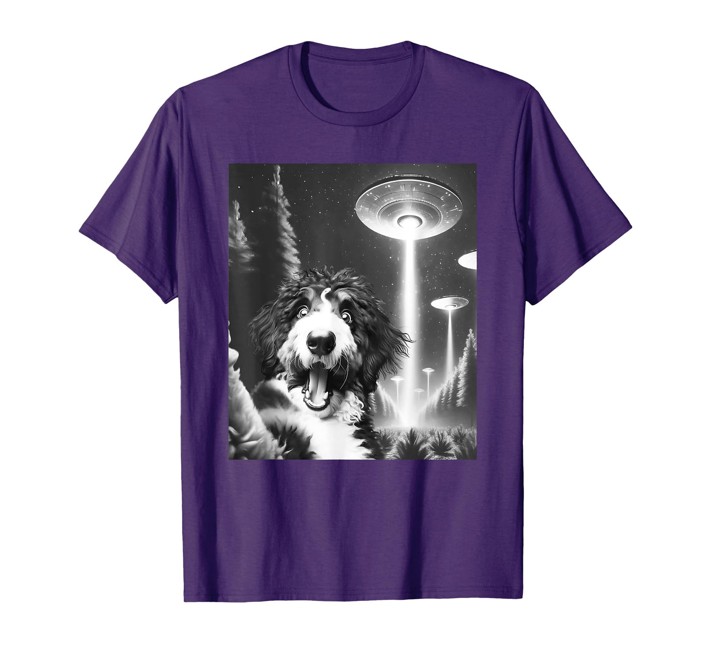 Funny Bernedoodle Alien UFO Taking a Selfie Dog Mom Dad Men Women Kids T-Shirt