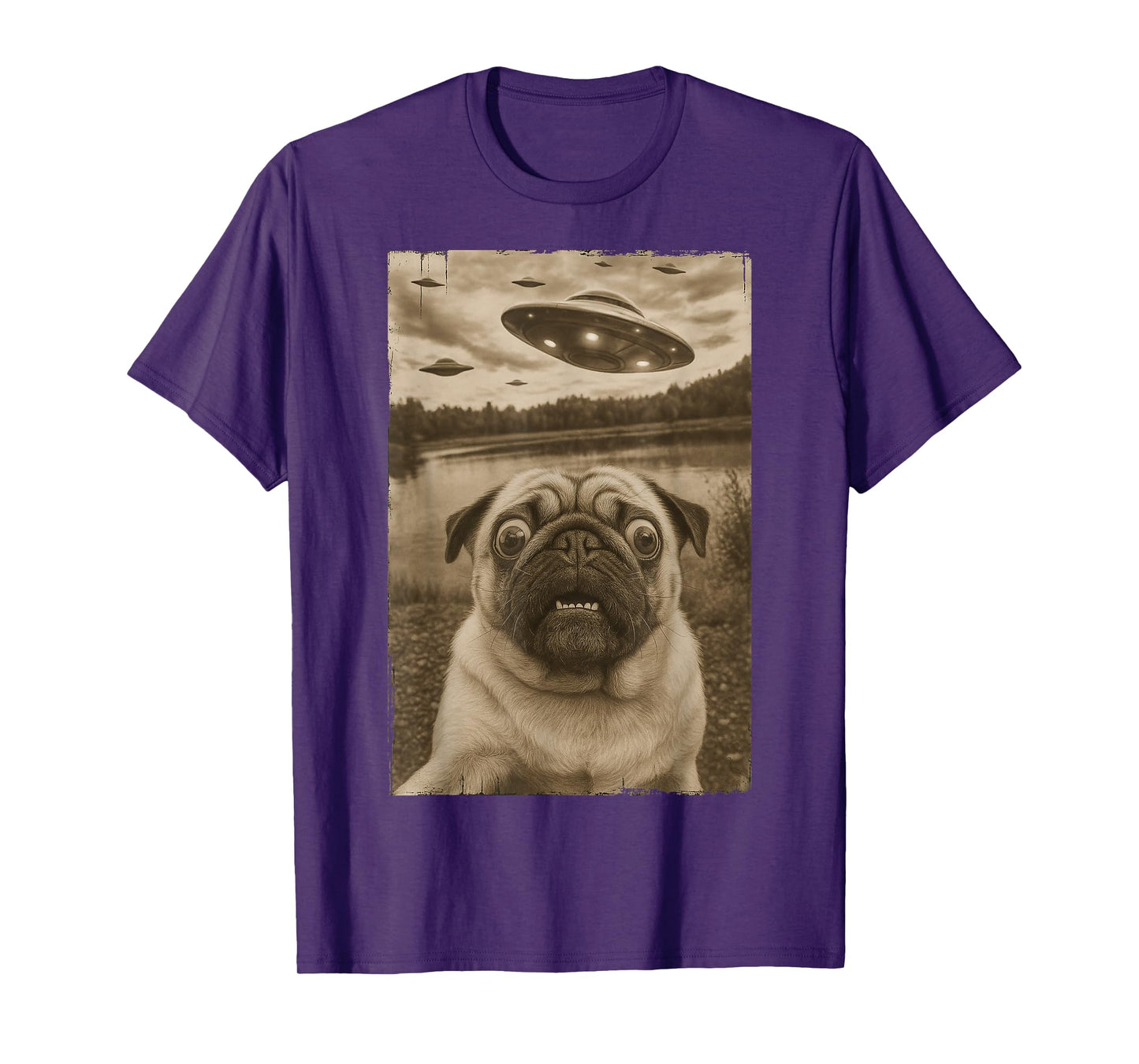 Vintage Pug UFO Encounters - Funny UFO and Pug Selfie T-Shirt