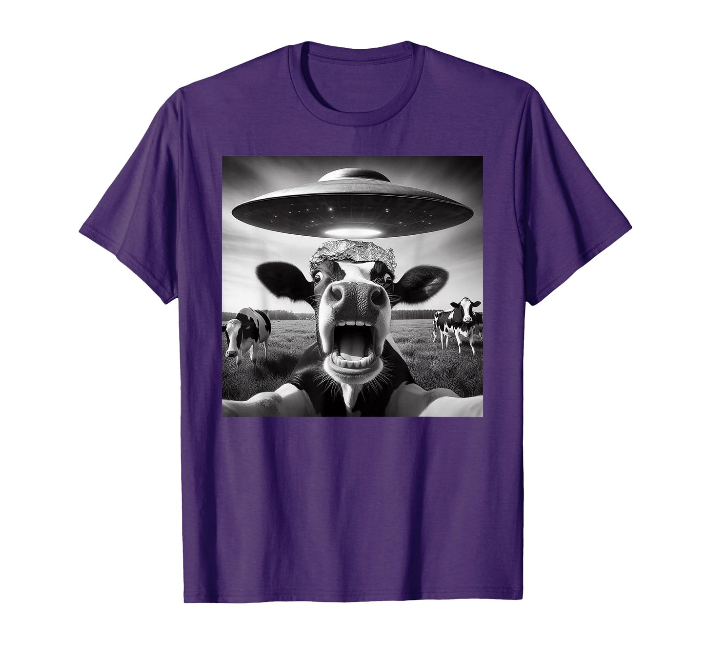 Funny Cow Abduction By UFO Selfie - Hilarious Alien Meme T-Shirt
