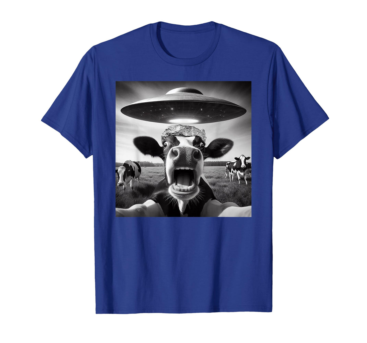 Funny Cow Abduction By UFO Selfie - Hilarious Alien Meme T-Shirt